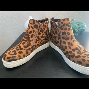 Time and Tru Women's Leopard Wedge Bootie Sneakers size 8